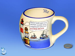 Gravurbecher „Scheisssbecher Ostsee“, 9 cm, gebogen
