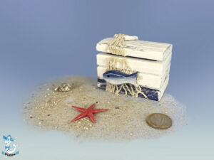 Holztruhe ca. 8x6x6cm b/w